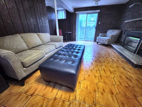 Estate sale item, photo 28